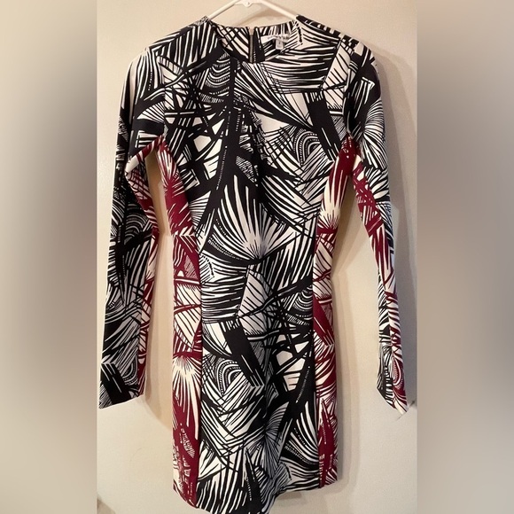 Elizabeth and James long sleeve dress - Picture 3 of 6